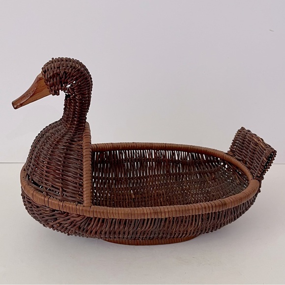 Vintage Wicker Rattan Duck Goose Basket Woven Tail Feather - Picture 9 of 9